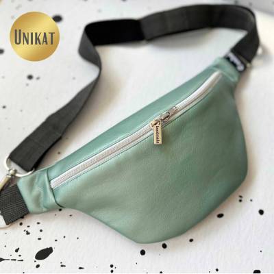 Unikat / Trendy Crossbag / Crossbody / HipBag / Bauchtasche / Gürteltasche / Slingbag aus Kunstleder in Patinagruen