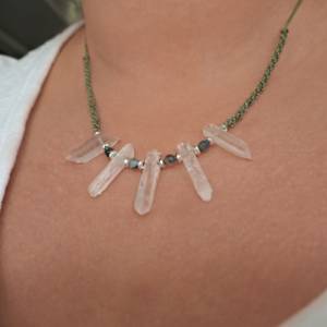 Verstellbare Bergkristall Spitzen Halskette mit Moosachat, Makramee, Handgefertigtes Unikat, Echte Steine, Natursteine, Bild 2
