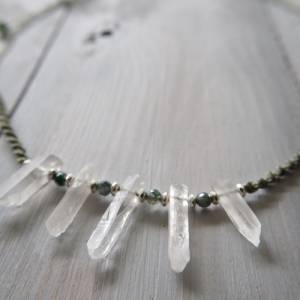 Verstellbare Bergkristall Spitzen Halskette mit Moosachat, Makramee, Handgefertigtes Unikat, Echte Steine, Natursteine, Bild 3