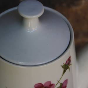 Kaffeekanne Teekanne rosa Blumendekor Kahla Porzellan 60er Jahre DDR Bild 3