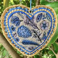 Duft-Herz aus Wildseide, befüllt mit einheimischen Lavendelblüten Bild 1