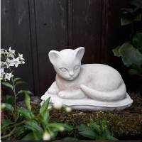 Wetterfeste Betonkatze auf Kissen - Eine charmante Gartenfigur für das ganze Jahr Bild 3
