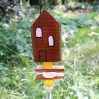 Gartenstecker Haus Holz mit Holzperlen handgefertigt Bild 2