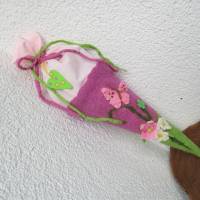Schultüte gefilzt für Geschwister mit Filzblumen und Schmetterling Bild 2