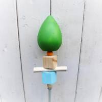 Gartenstecker Zapfen grün blau Holz handgefertigt Bild 2