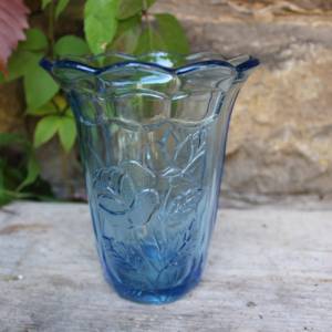 zartblaue Vase Pressglas Art Deco 30er 40er Jahre Bild 1