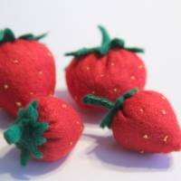 Filz Erdbeeren in verschiedenen Größen für den Kaufladen, Kinderküche, Spielküche Bild 1
