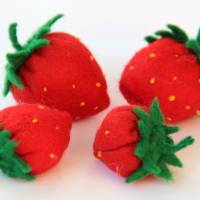 Filz Erdbeeren in verschiedenen Größen für den Kaufladen, Kinderküche, Spielküche Bild 7