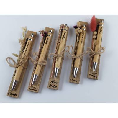 Kugelschreiber personalisiert Geschenk mit Trockenblumen Deko Bambus individueller Gravur schwarz Kuli Stift Holz