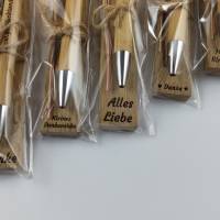 Kugelschreiber personalisiert Geschenk mit Trockenblumen Deko Bambus individueller Gravur schwarz Kuli Stift Holz Bild 8