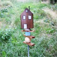 Gartenstecker Haus Holz braun mit Holzperlen handgefertigt Bild 1