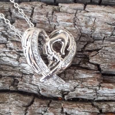Herzanhänger Engelsflügel mit Kette Hand Mutter & Kind Messing silberfarben