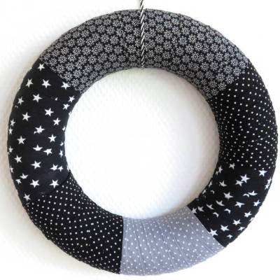 Türkranz schwarz grau ganzjährig Kranz Deko Landhaus Patchwork Wanddeko Einzelstück