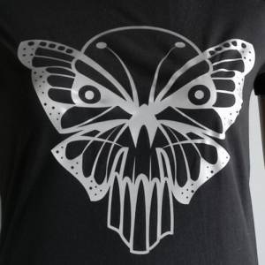 T Shirt mit einem Butterfly-Skull Motiv,schwarzes Damen T-Shirt,T-Shirt für Damen in schwarz, schwarzes Frauen T-Shirt m Bild 3