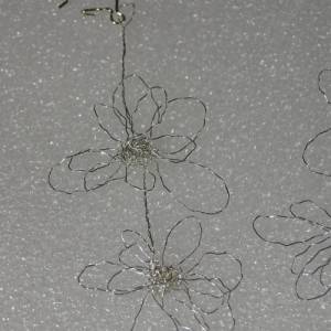 lange Blumenohrringe aus Silberdraht, zart, handgeformt, Haken aus 925 Sterlingsilber, filigran, Statement, leicht Bild 8