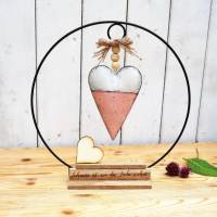 Tisch Loop Tischgesteck mit Herz rosa weiß und graviertem Spruch Bild 1