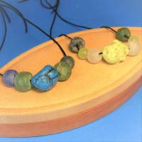 Halskette mit Perlen, Howlith Nugget und Glasperlen antik, Lederband mit Schiebeknoten, Farbwahl, Wikingerlook, unisex Bild 3