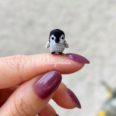 Gehäkelter Mini Pinguin (microcrochet)