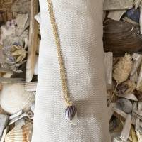 Halskette „Meeresschnecke“ schwarz/braun - Goldfarbene Halskette 45 cm aus Edelstahl mit Meeresschnecken-Anhänger Bild 4