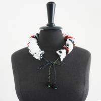 Halskrause aus Biobaumwolle mit handgemachten Bändern und bestickten Perlen-Kugeln Bild 8