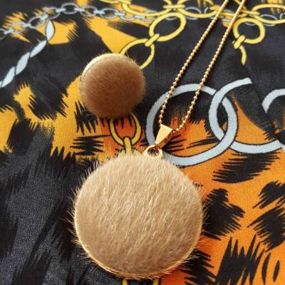 (Kunst-)Pelzchen-Kette "Große Streicheleinheit"