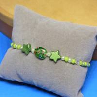 elastisches Armband Sternchen, grün weiß, Freundschaftsband, Millefioriperle, Perlen, Armschmuck, Freunde, Geschenk Bild 1