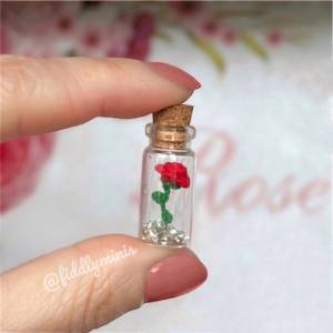 Gehäkelte Mini Rose im Glasflakon - Einzigartiges Geschenk zur Hochzeit, zum Valentinstag oder Geburtstag Bild 1