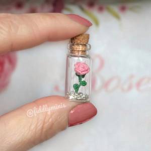 Gehäkelte Mini Rose im Glasflakon - Einzigartiges Geschenk zur Hochzeit, zum Valentinstag oder Geburtstag Bild 2