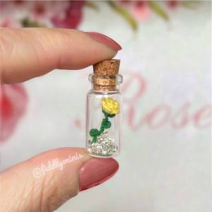 Gehäkelte Mini Rose im Glasflakon - Einzigartiges Geschenk zur Hochzeit, zum Valentinstag oder Geburtstag Bild 3