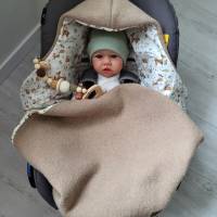 Kuschelige Einschlagdecke für Babyschale aus 100% Walkloden Wolle–Beige Waldtiere Jersey Taufe Geburt Herbst Winter Bild 2