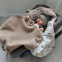 Kuschelige Einschlagdecke für Babyschale aus 100% Walkloden Wolle–Beige Waldtiere Jersey Taufe Geburt Herbst Winter Bild 3