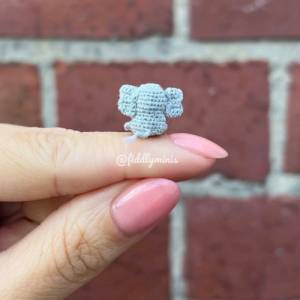 Gehäkelter Baby-Elefant (microcrochet) Bild 5