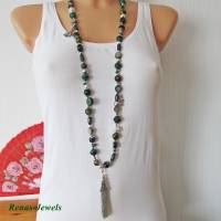 Bettelkette lang Quaste Anhänger grün silberfarben Boho Kette Palmsamenperlen Hornperlen Perlenkette Handgefertigt Bild 2
