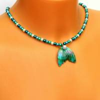 Perlenkette "Mermaid" mit Anhänger: Türkisgrüner Meerjungfrauen-Schmuck mit weißer Perle Bild 1