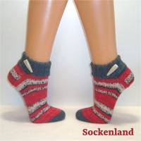 handgestrickte Socken Gr. 40-41, Kurzsocken, Damensocken, Damenstrümpfe in rot, grau und weiß Bild 1
