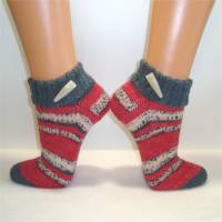 handgestrickte Socken Gr. 40-41, Kurzsocken, Damensocken, Damenstrümpfe in rot, grau und weiß Bild 2