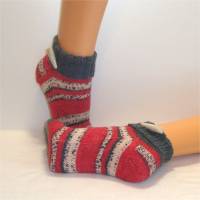 handgestrickte Socken Gr. 40-41, Kurzsocken, Damensocken, Damenstrümpfe in rot, grau und weiß Bild 3