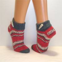 handgestrickte Socken Gr. 40-41, Kurzsocken, Damensocken, Damenstrümpfe in rot, grau und weiß Bild 4