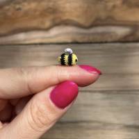Gehäkelte Mini Biene (microcrochet) Bild 1