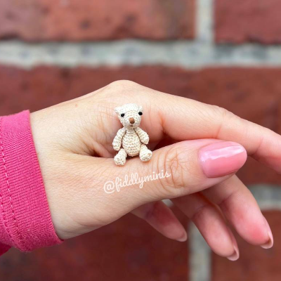 Gehäkelter Mini Teddybär (microcrochet)