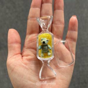 Gehäkelter Mini Teddybär (microcrochet) Bild 4