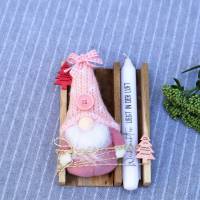 Geschenk Set in Holzschale mit Kerze und Wichtel rosa Bild 5
