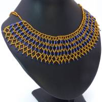 breite gefädelte Halskette, blau gold, Kragen, Collier, Rocailles, Stiftperlen, Fädelschmuck Bild 1