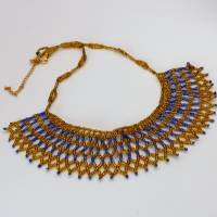 breite gefädelte Halskette, blau gold, Kragen, Collier, Rocailles, Stiftperlen, Fädelschmuck Bild 2