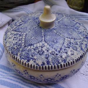 Deckeldose Dose Keramikdose Blüten Handarbeit Landhaus Cottage Bild 2