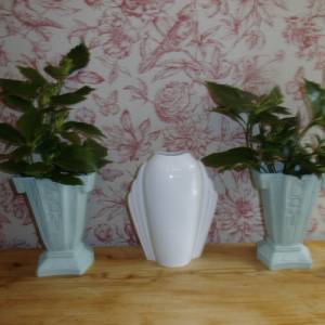 Zwei Beisteller Amphorenvasen Vasen rostfreies Metall Amphoren im Art Deco Stil Vintage Shabby Bild 1