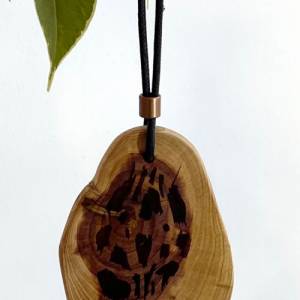 Halskette WACHOLDER AUGE Brandmalerei auf Holz Bild 2