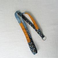 Schlüsselband Schlüsselanhänger lang Karabiner Blautöne und ocker Bild 2