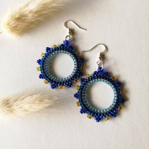 Blaue Ohrringe aus Glasperlen | bunter Ibiza Boho Schmuck | große Creolen Türkis & Gelb | Modeschmuck Silberfarben Bild 5