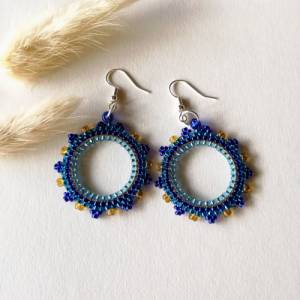 Blaue Ohrringe aus Glasperlen | bunter Ibiza Boho Schmuck | große Creolen Türkis & Gelb | Modeschmuck Silber Bild 8